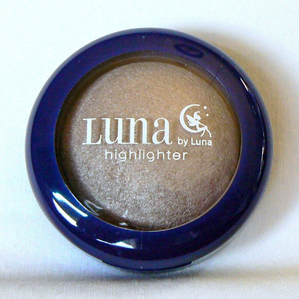 Luna Baked Highlighter in Calypso